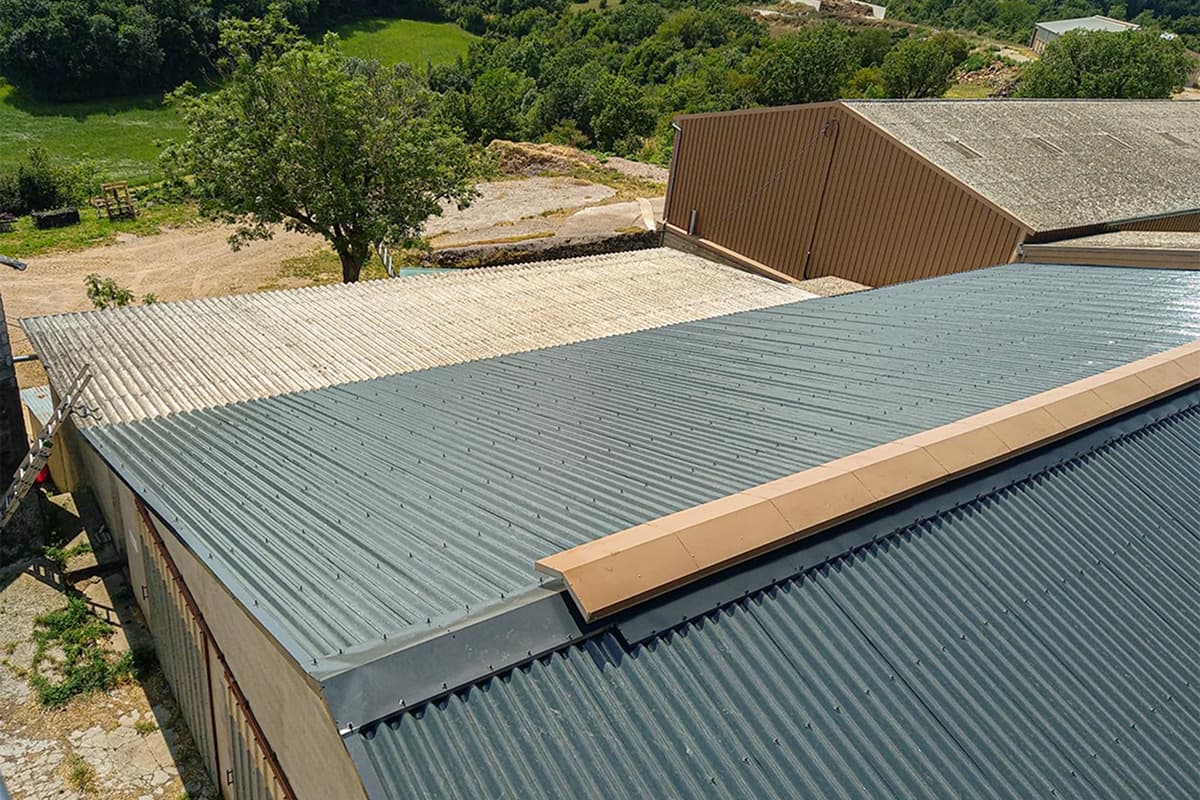 artisan couvreur à Saint-affrique - pose de fenêtre de toit velux