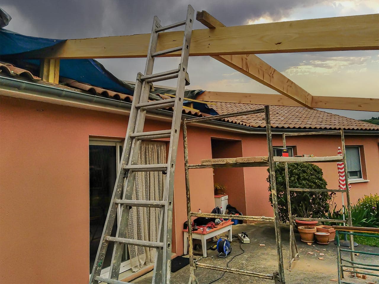 realisation de l'ossature pour abri terrasse