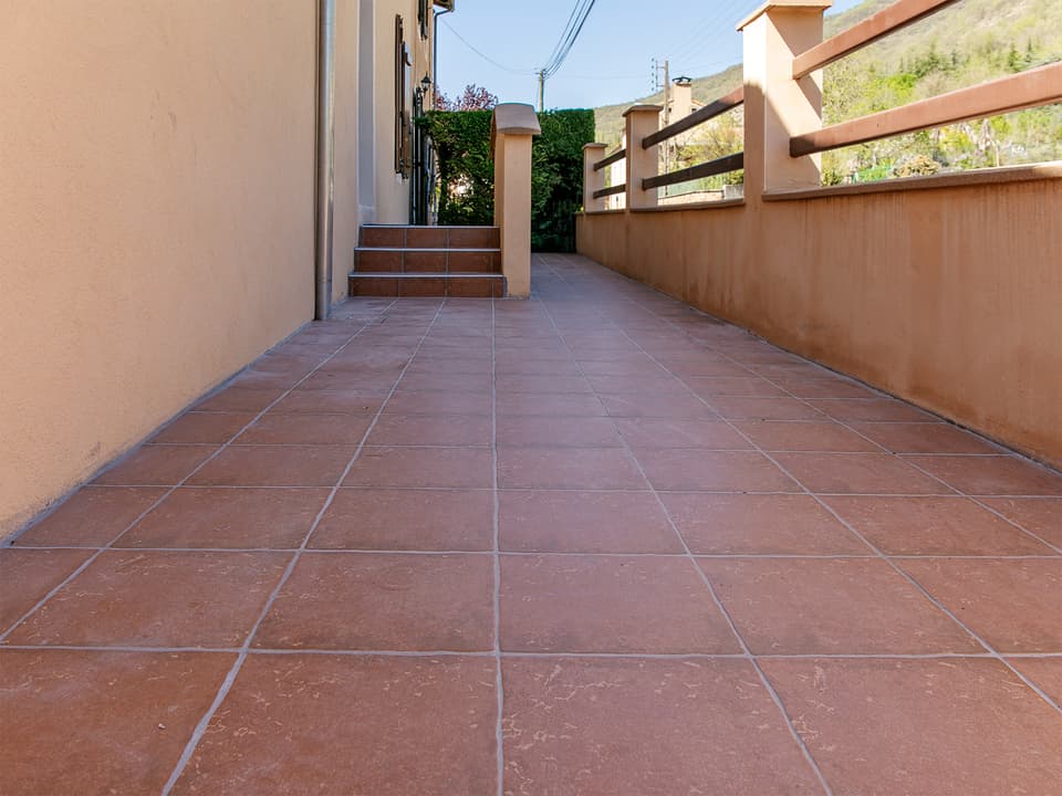 travaux de maçonnerie - pose de carrelage extérieur - Mai 2026